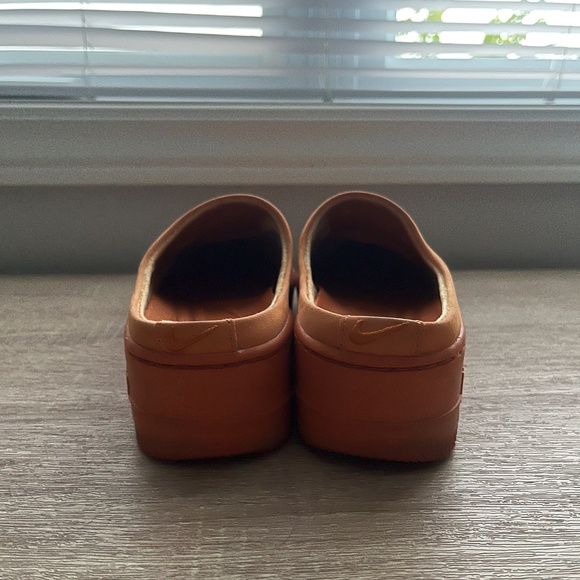 Women’s Nike Slides - Picture 2 of 3